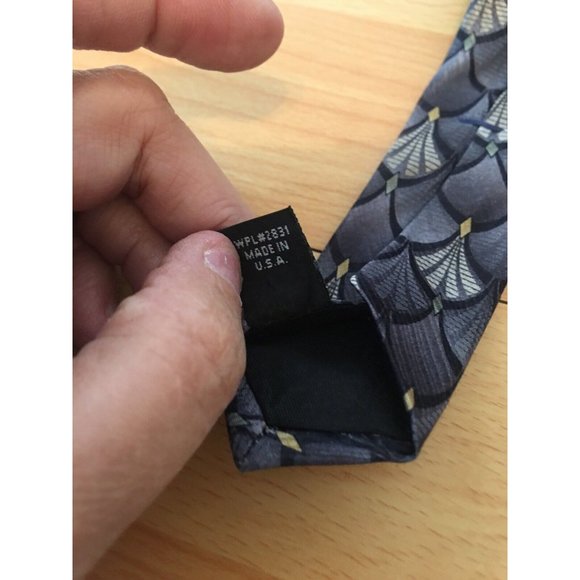 Croft & Barrow Shades Of Gray Shell Print 100% Silk Men’s Tie - Picture 5 of 7